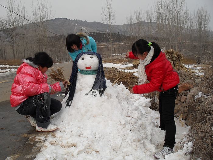 堆个雪人贺新年
