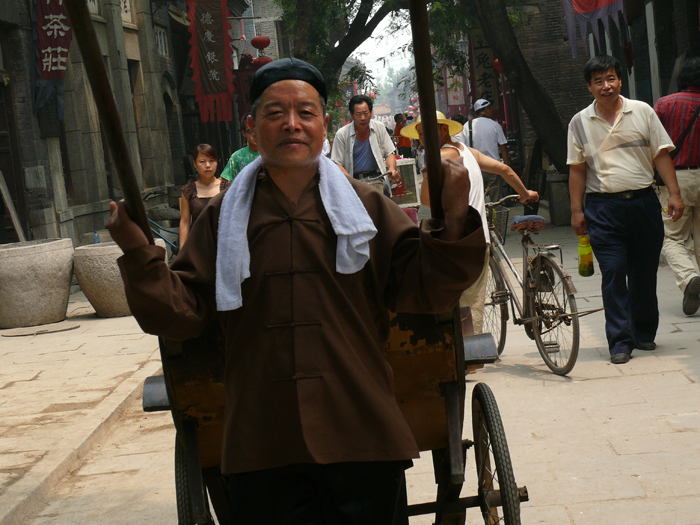 古街车夫