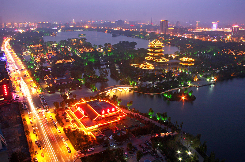 明湖夜色