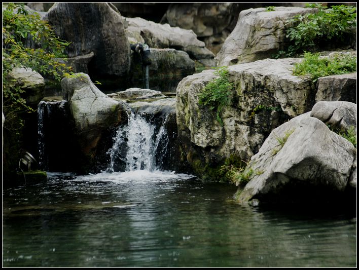 泉水瀑布