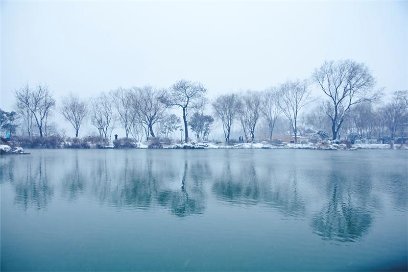 雪落明湖