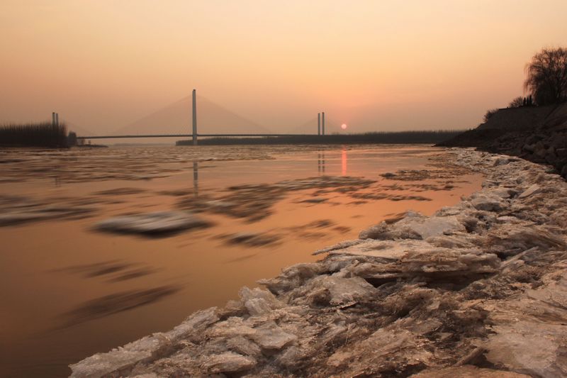 黄河日落赏冰凌