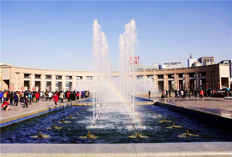 泉城广场“一抹虹”