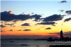 《夕阳下的青岛前海湾》