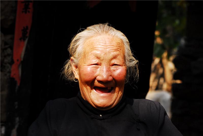 《奶奶灿烂的笑脸》