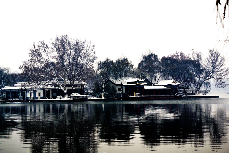 明湖雪景