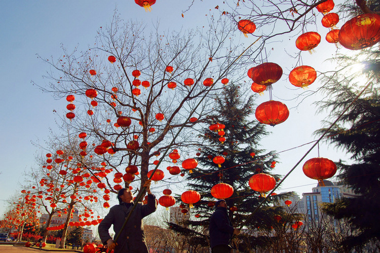 大红灯笼高高挂
