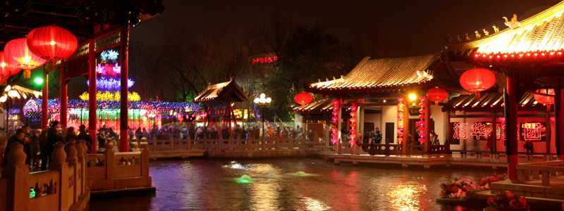 流光溢彩趵突泉