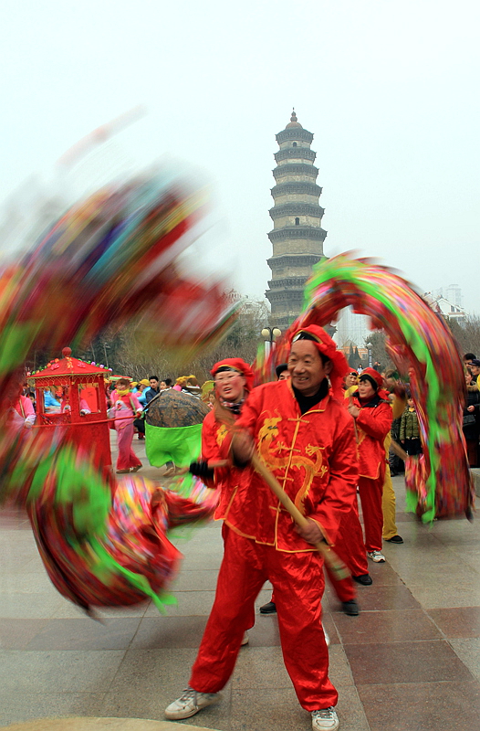 飞龙舞动闹元宵