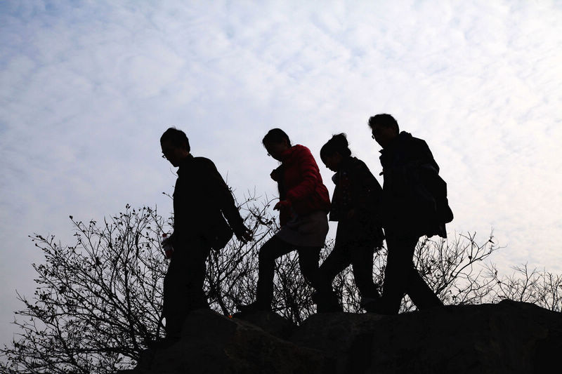 山路坎坷 亦步亦趋