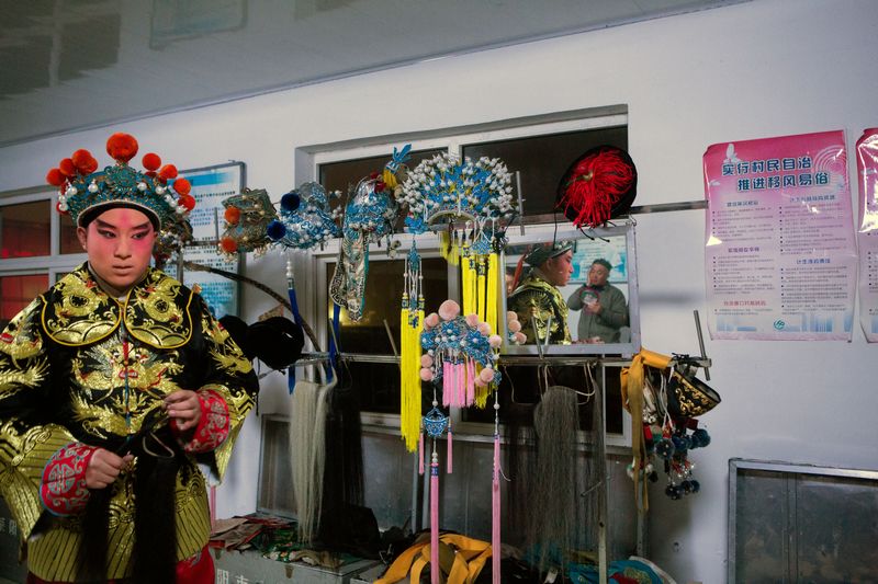 《村里来了京剧团》