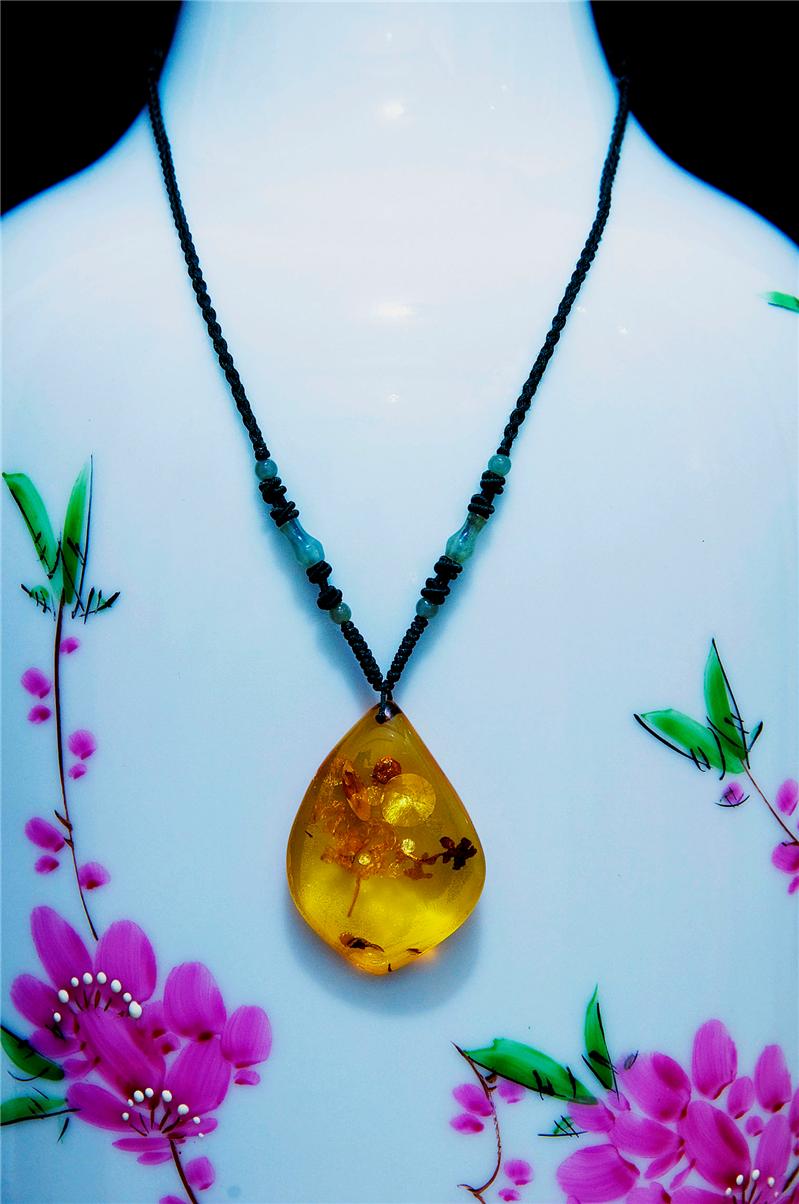 冰肤玉肌琥珀光