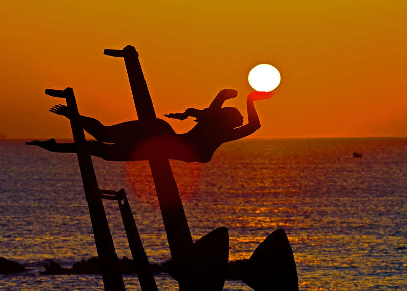 托起太阳的海女