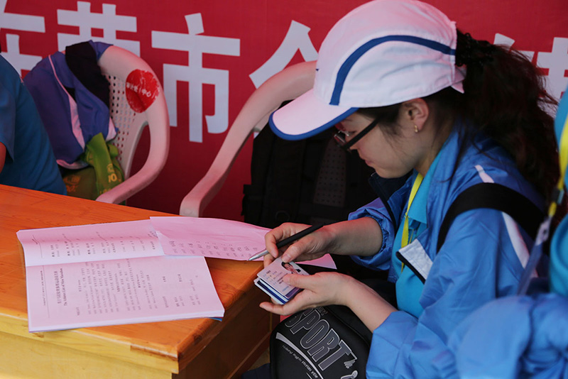 《严细认真的裁判者》