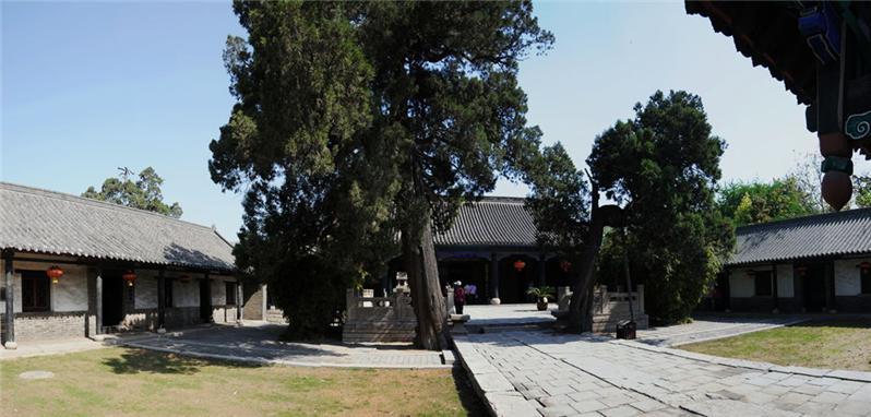 《孟府一角》
