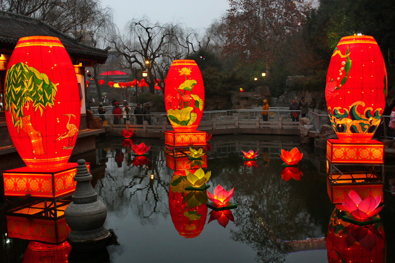 相映成趣——趵突泉花灯之二