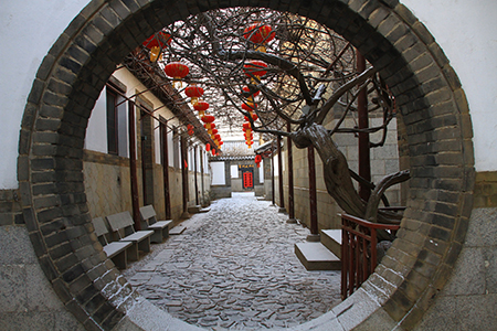 大红灯笼排排挂