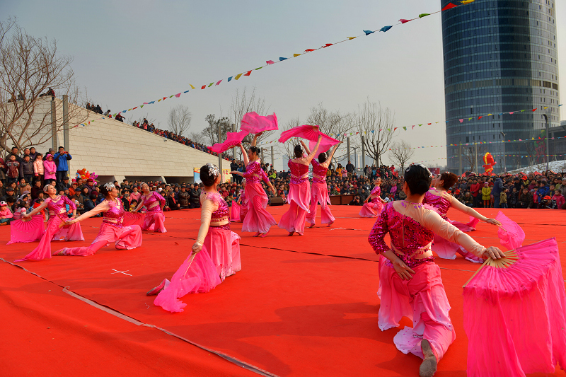 欢天喜地过大年
