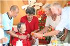 为百岁老人祝寿