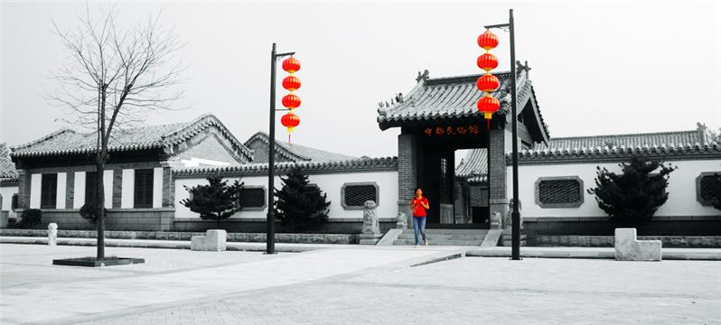 红灯高挂乐悠悠