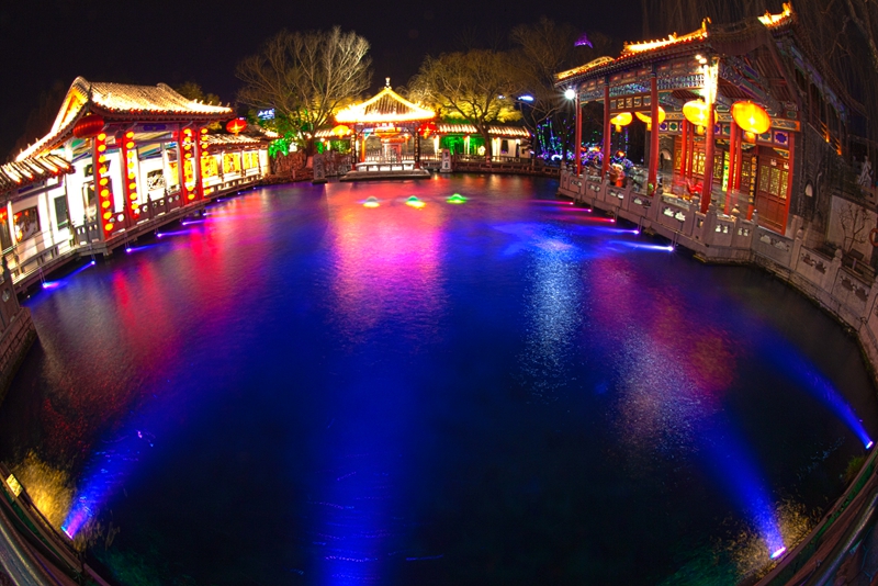 繁光远缀映夜泉