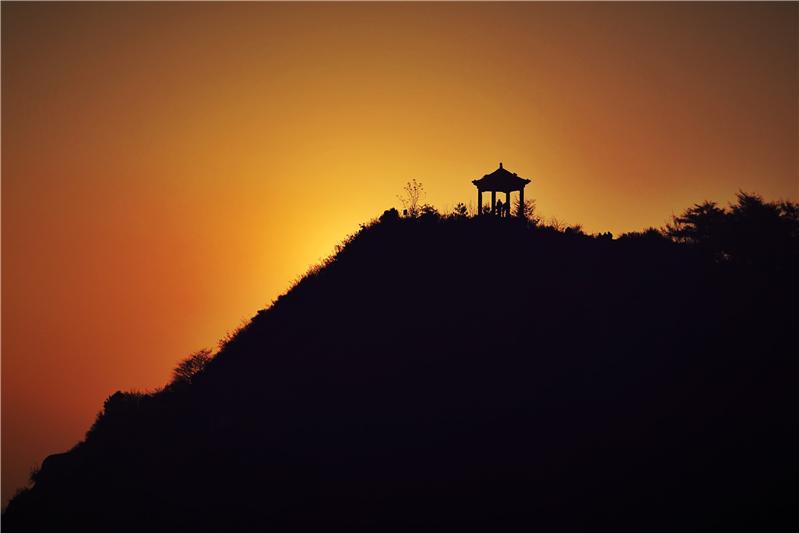 只缘身在此山中