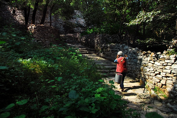 那山 那村 那人