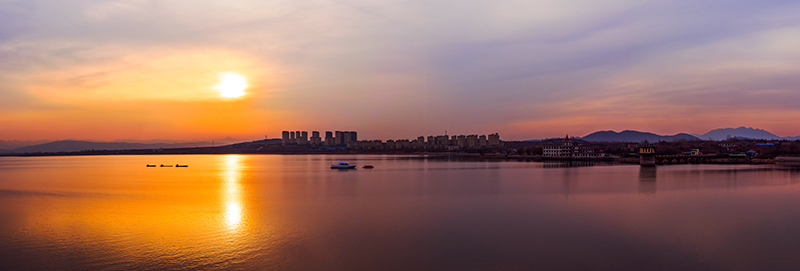 落霞映照文昌湖