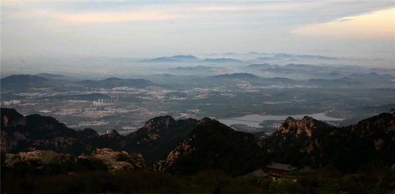 《岱顶观山》