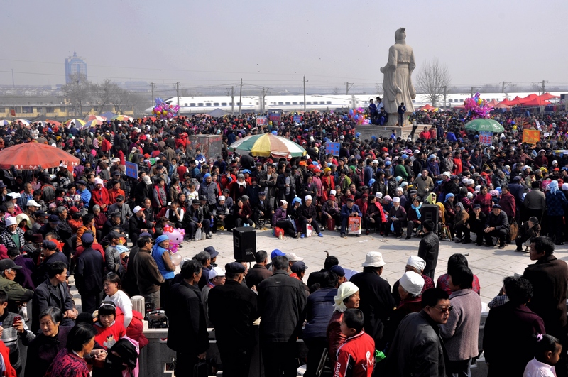 热闹的牛山庙会