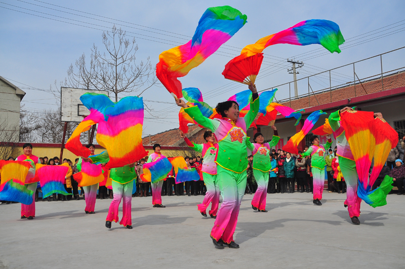 莺歌燕舞庆盛世
