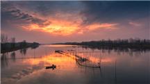晚霞泛舟