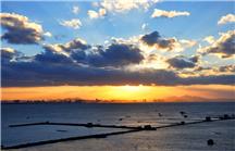 红霞万朵白重衣