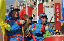 打起鼓来敲起锣