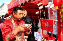 民间手工艺：1、吹糖稀 2、剪纸 3、捏面人 4、棉花糖 5、烙画 6、写书法