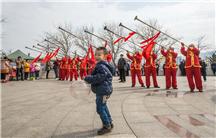 “哈哈，吹的真响”