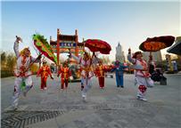 秧歌扭到宽厚里