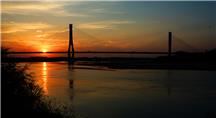 夕阳映照黄河建邦桥