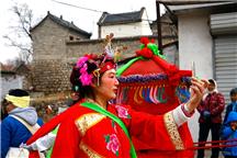 演出不忘玩自拍