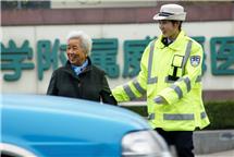 助人为乐的好交警