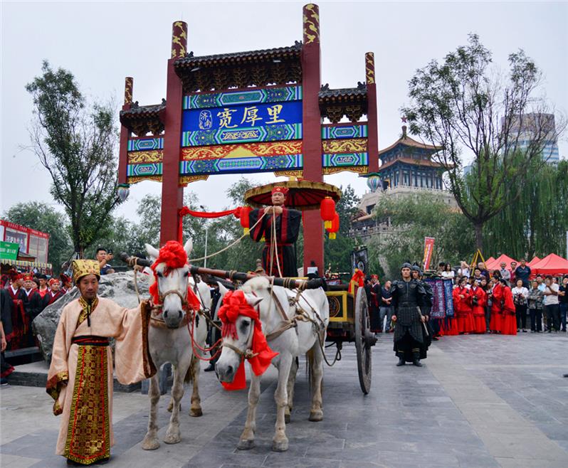 “穿越”千年的浪漫、汉式婚礼。