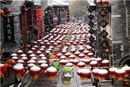 古城雪灯兆丰年