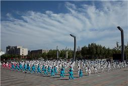 《律动鸣翠湖广场》