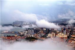 雾锁滨城