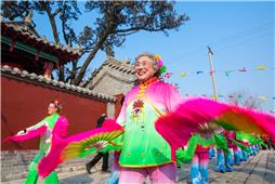 庙前秧歌舞起来