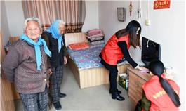 服务敬老院老人