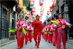 古城来了秧歌队