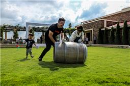 形影相随追梦来