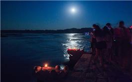 中元河灯忆故人