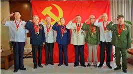 在党50年 一枚纪念章 一生荣耀